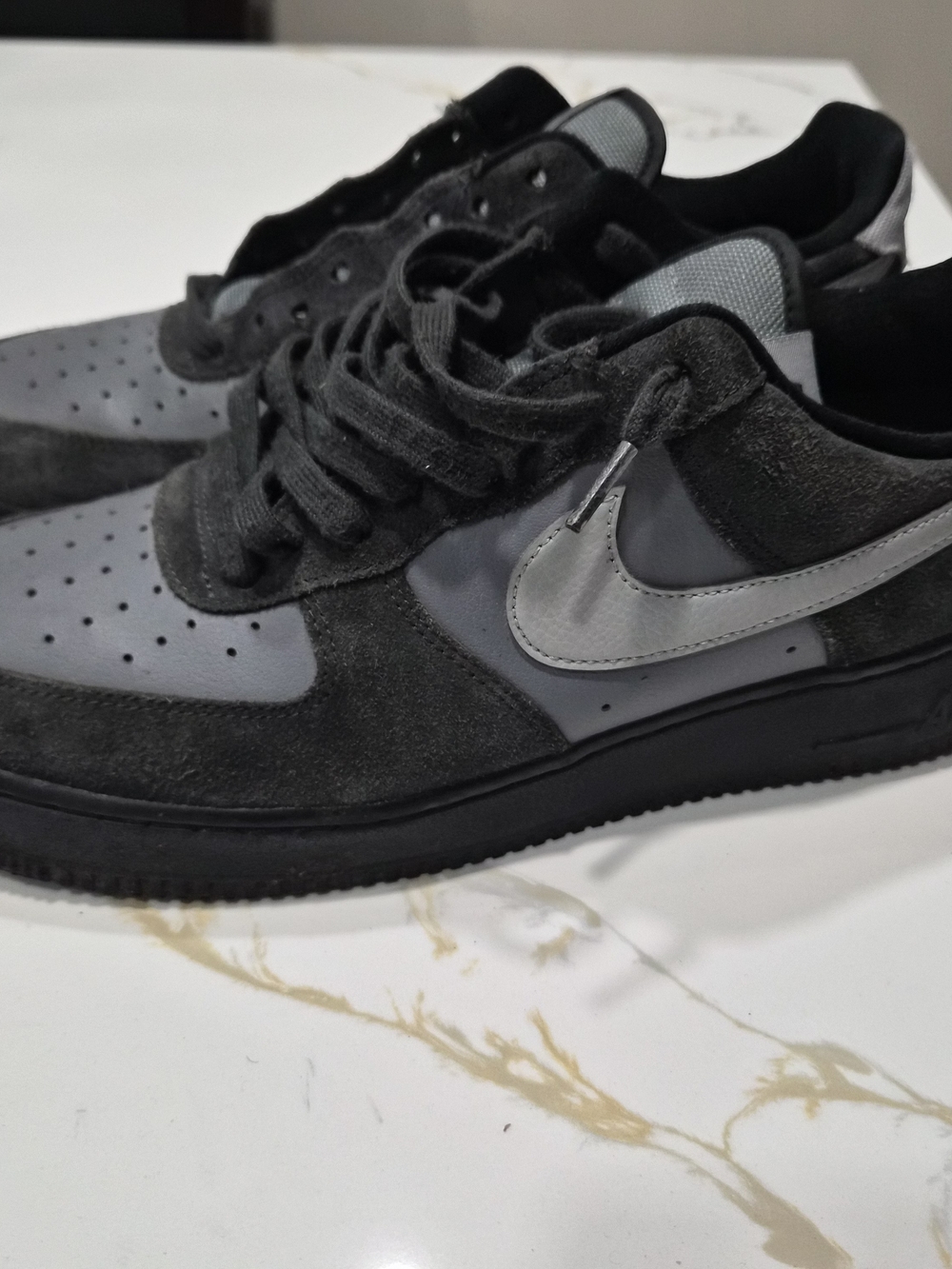 Nike Men’s Black and Gray Low-Top Sneakers with Reflective Swoosh